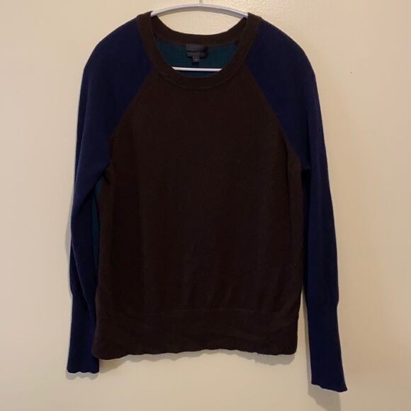 J. Crew colorblock slit cashmere sweater. Size Xs - Picture 2 of 8